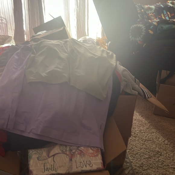 Lululemon leggings and crops and other great items - Picture 2 of 16